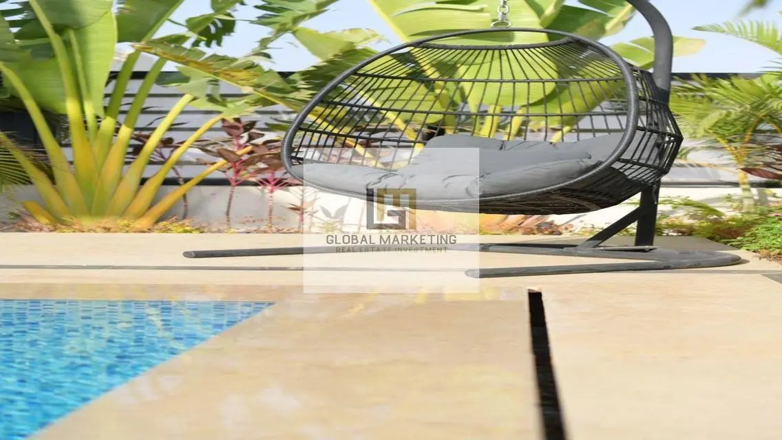 Modern furnished villa with pool for rent in Hyde