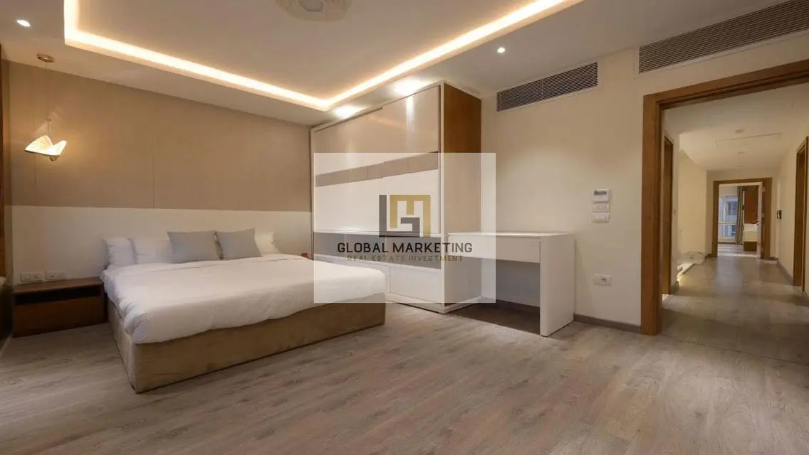 Modern furnished villa with pool for rent in Hyde