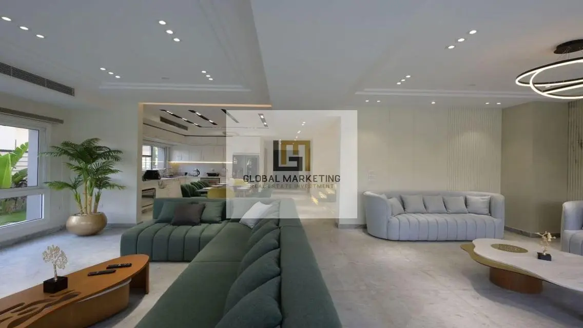 Modern furnished villa with pool for rent in Hyde