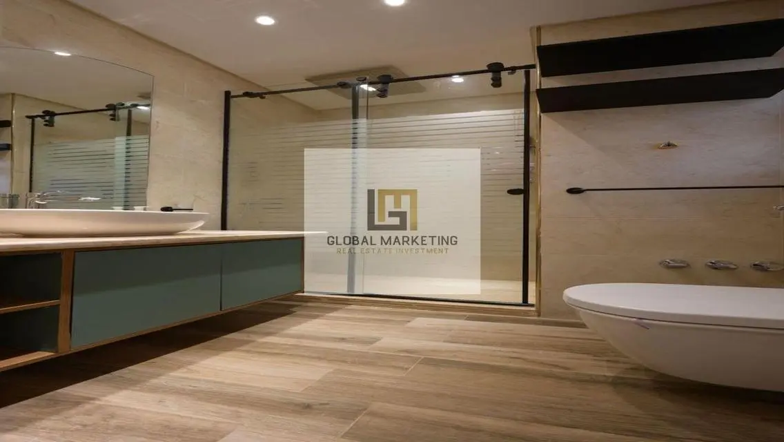 Modern furnished villa with pool for rent in Hyde