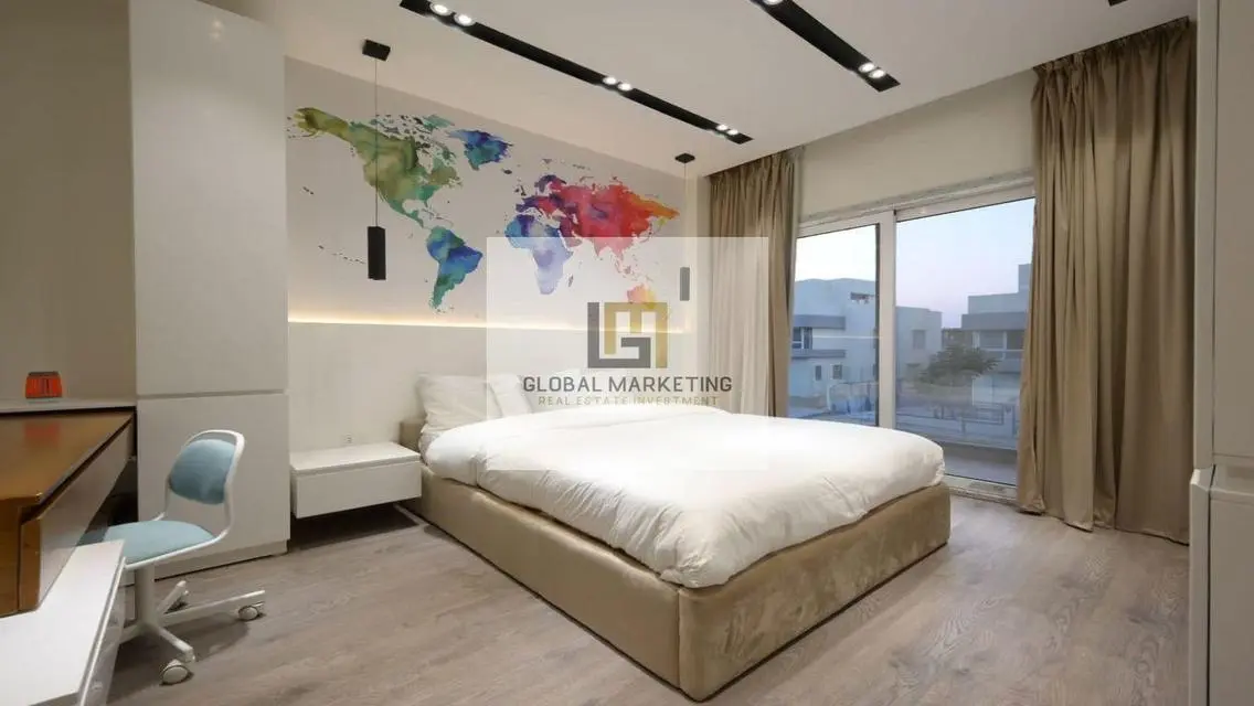 Modern furnished villa with pool for rent in Hyde