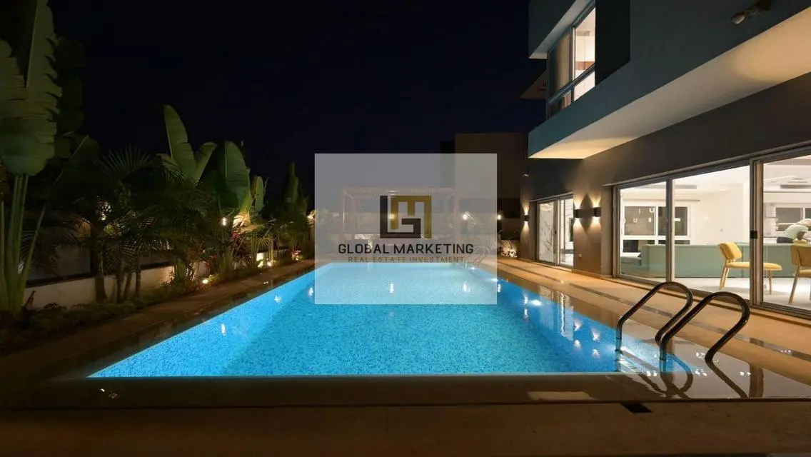 Modern furnished villa with pool for rent in Hyde