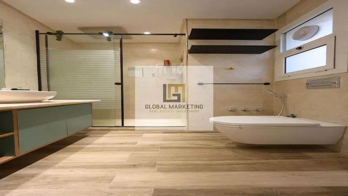 Modern furnished villa with pool for rent in Hyde