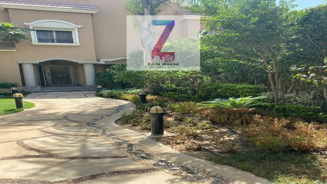 - For sale, a distinctive villa in the Fifth Settl