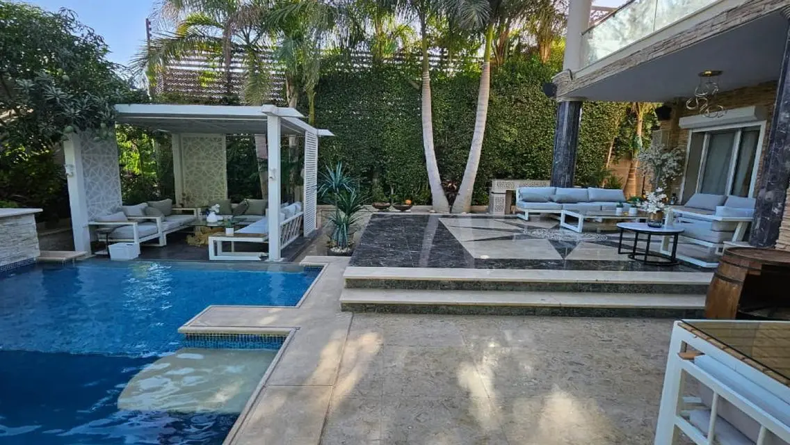 Villa with swimming pool first row golf 