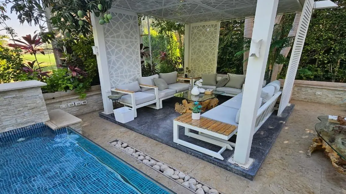 Villa with swimming pool first row golf 