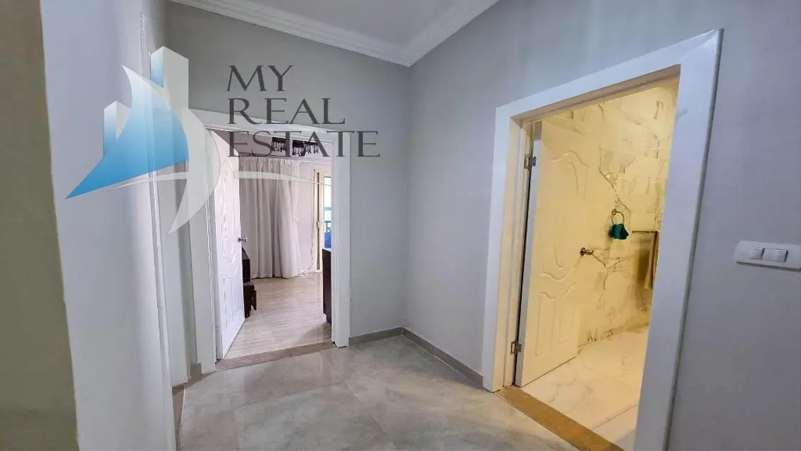 Apartment with direct access to the pool
