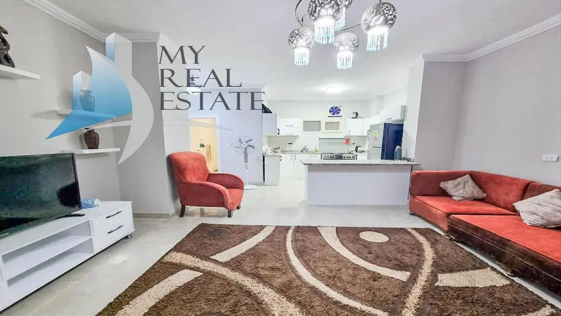 Apartment with direct access to the pool