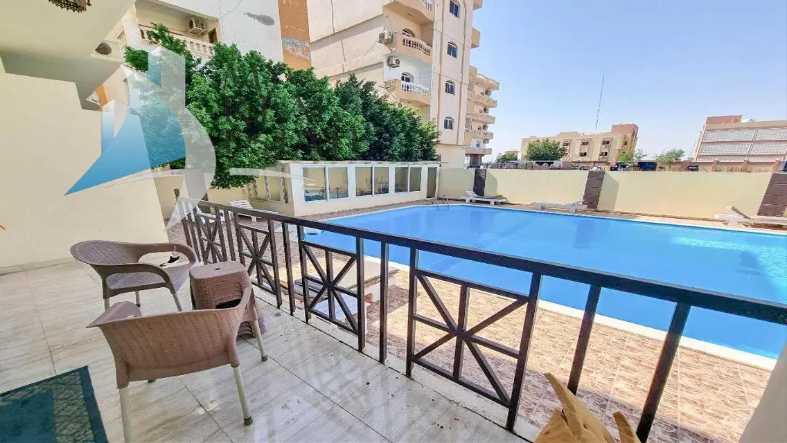 Apartment with direct access to the pool