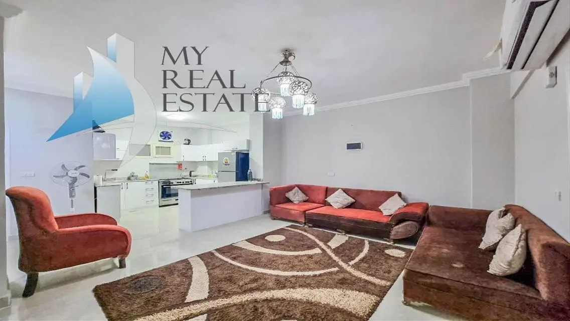 Apartment with direct access to the pool