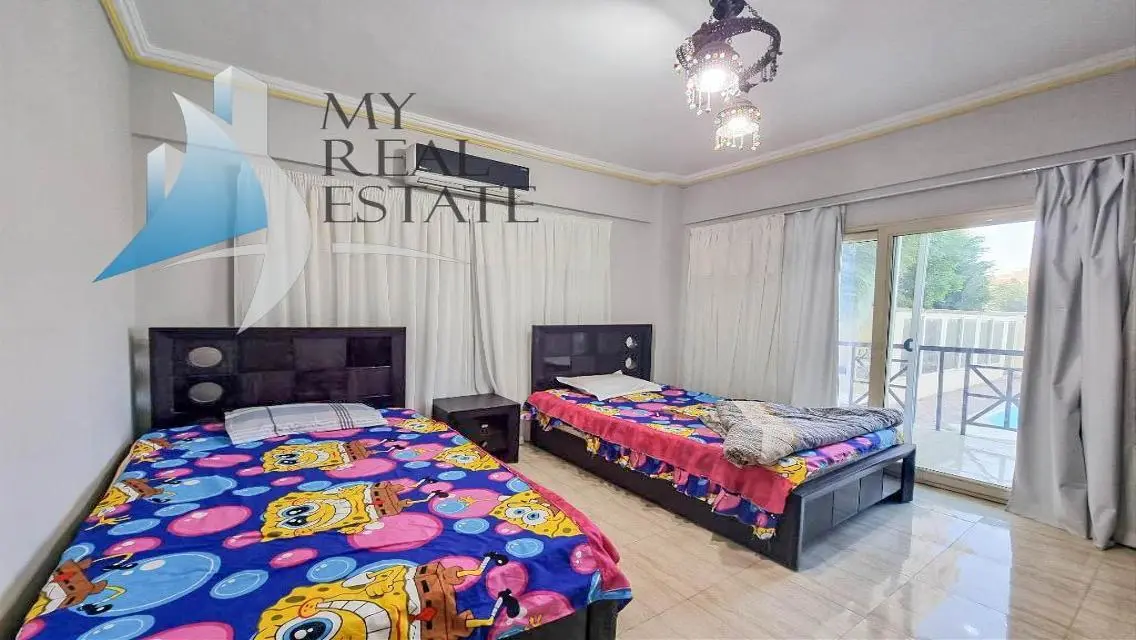 Apartment with direct access to the pool