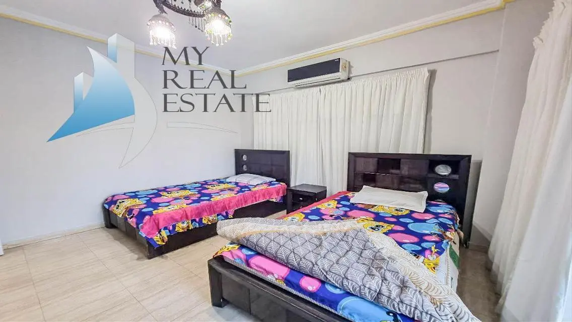 Apartment with direct access to the pool
