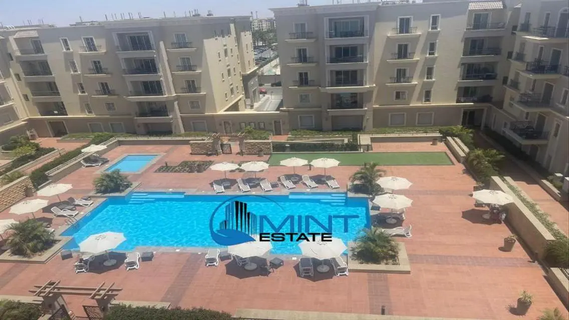 شقة للبيع في ميڤيدا على حمام السباحة مباشرة