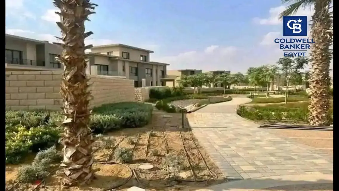 Townhouse with roof for sale | next to MV Aliva