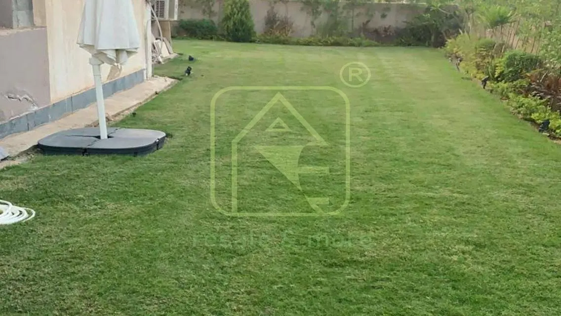 للإيجار في زايد ريجنسي  شقه ارضي بجاردن بسعر  مميز