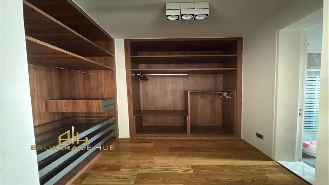 An apartment for rent in a location Eastown ,