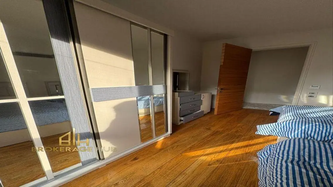 An apartment for rent in a location Eastown ,