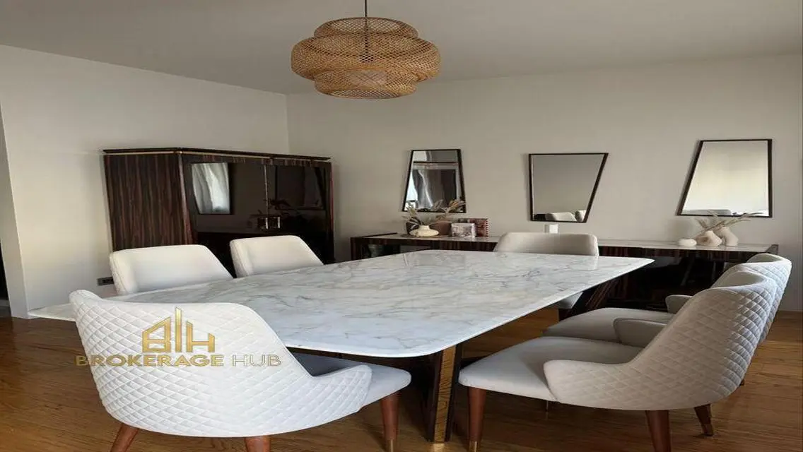 An apartment for rent in a location Eastown ,