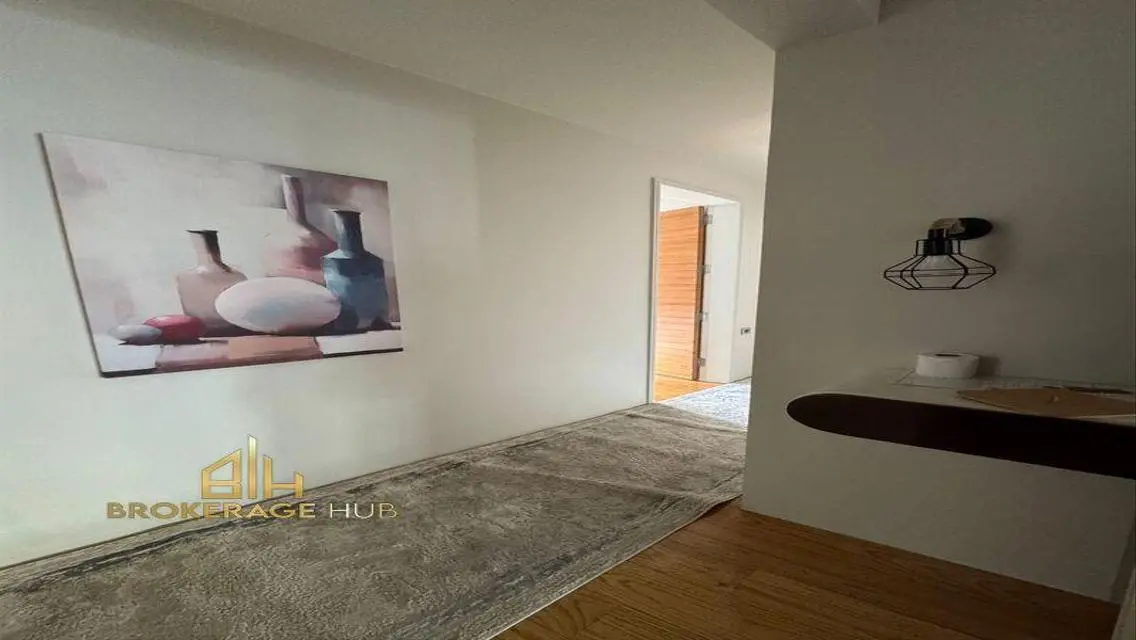 An apartment for rent in a location Eastown ,