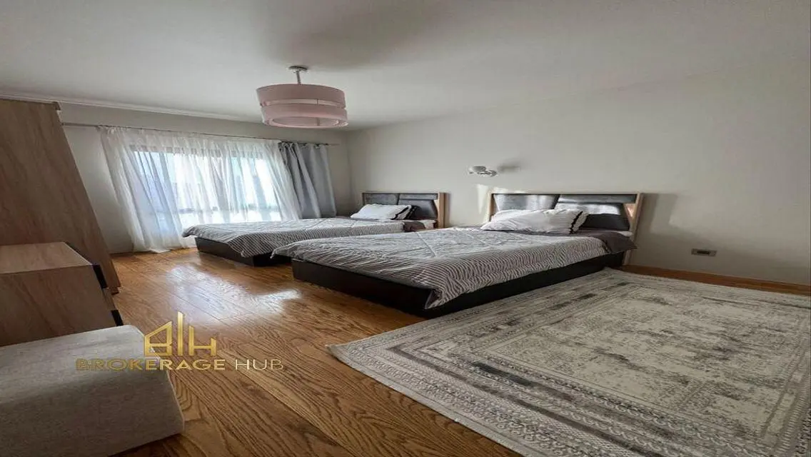 An apartment for rent in a location Eastown ,