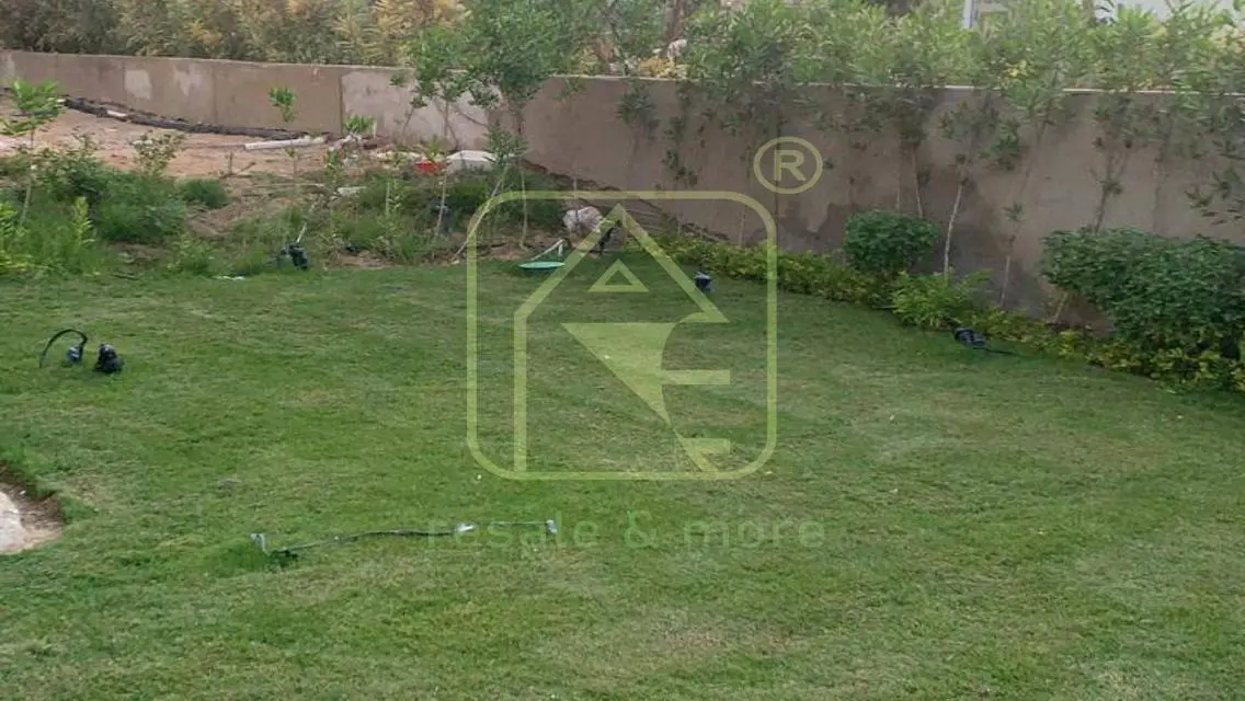 للإيجار في زايد ريجنسي  شقه ارضي بجاردن بسعر  مميز