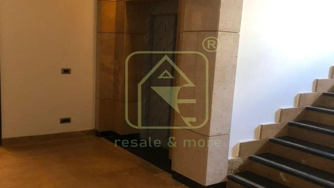 For Rent – Semi-Furnished Apartment in 40 West
