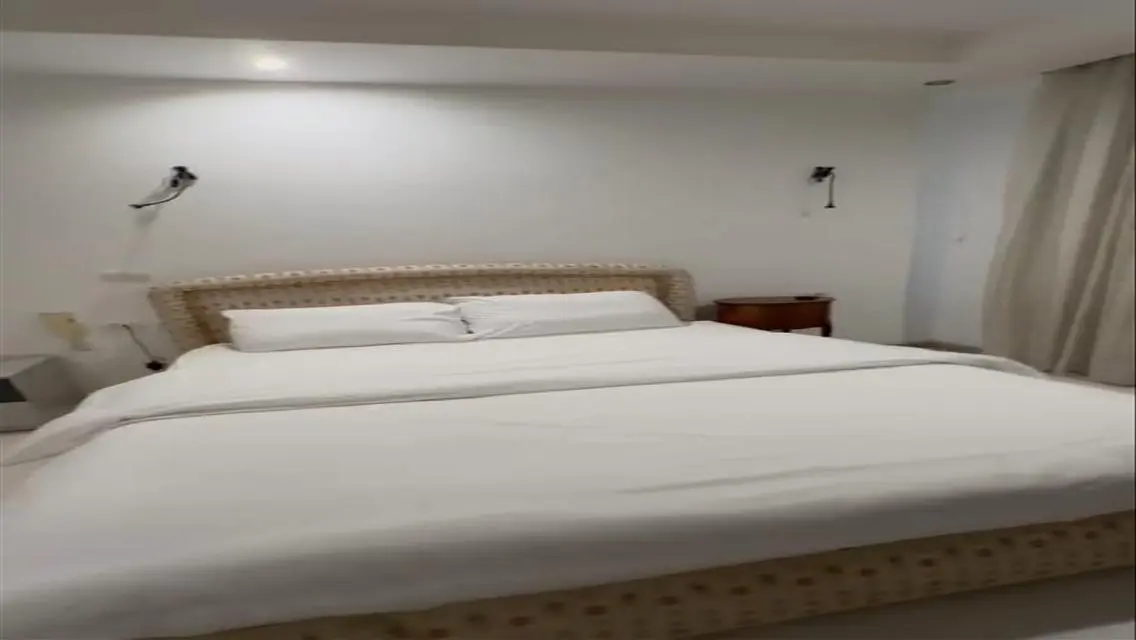 فيلا مفروشه للايجار بي اسانسير داخلي الشيخ زايد