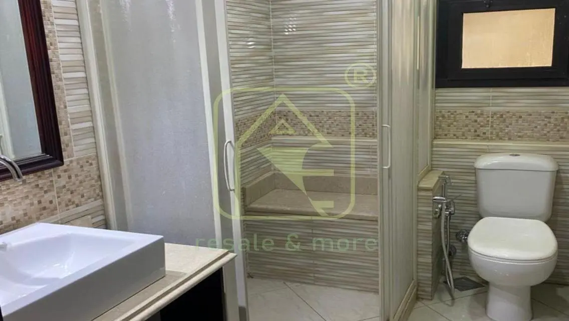 للايجار شقه ارضي بجاردن ف ويست تاون سوديك