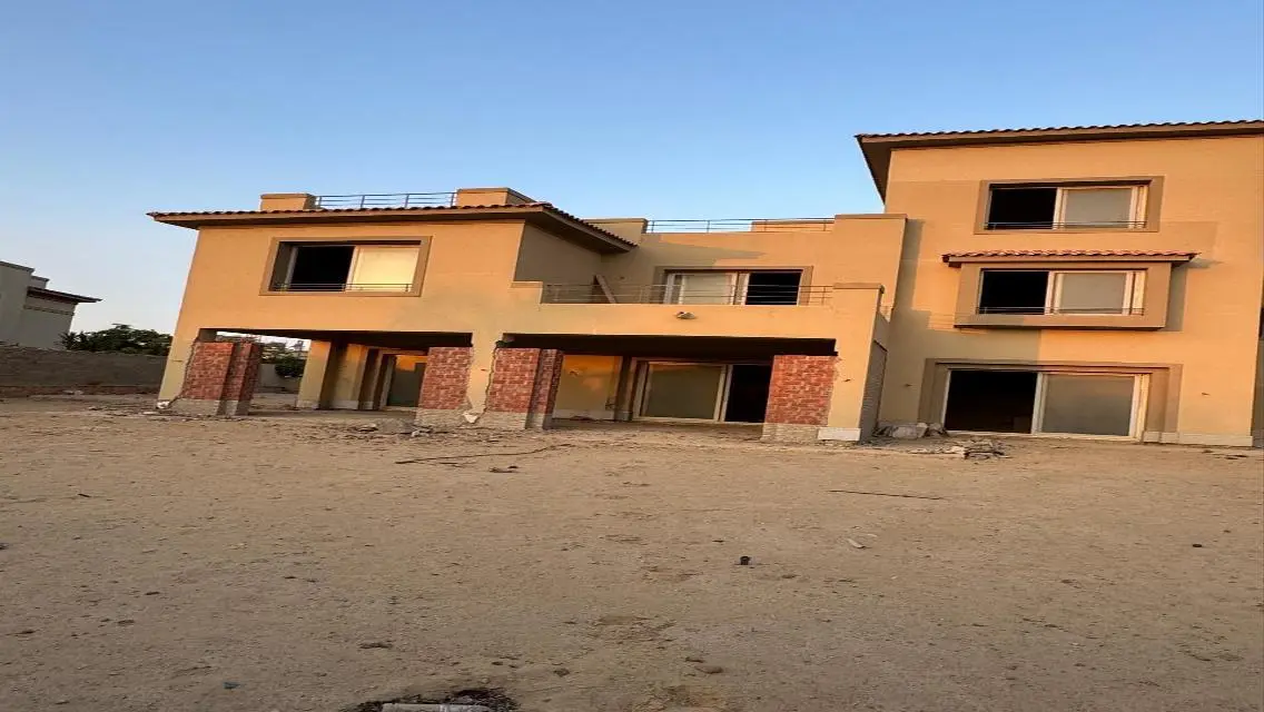 فيلا ببيزمنت وبنتهاوس في كمبوند بالم هيلز قطاميه