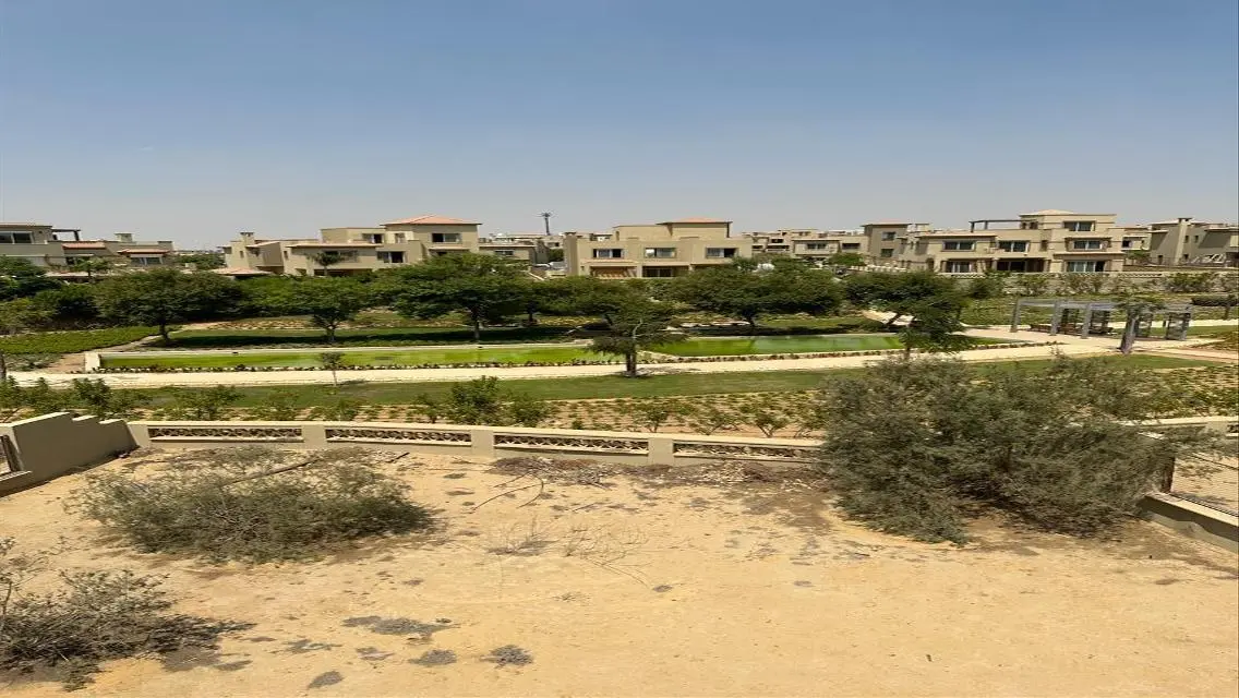 فيلا ببيزمنت وبنتهاوس في كمبوند بالم هيلز قطاميه