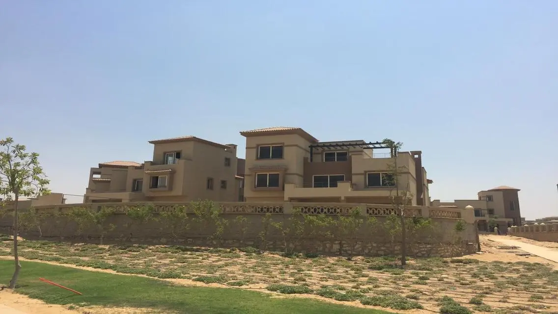 فيلا ببيزمنت وبنتهاوس في كمبوند بالم هيلز قطاميه