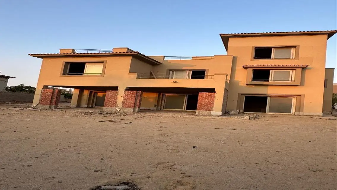 فيلا ببيزمنت وبنتهاوس في كمبوند بالم هيلز قطاميه