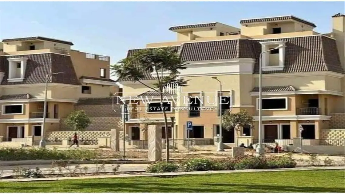 فيلا فاخرة للبيع مع حديقة خاصة وإطلالة رائعة