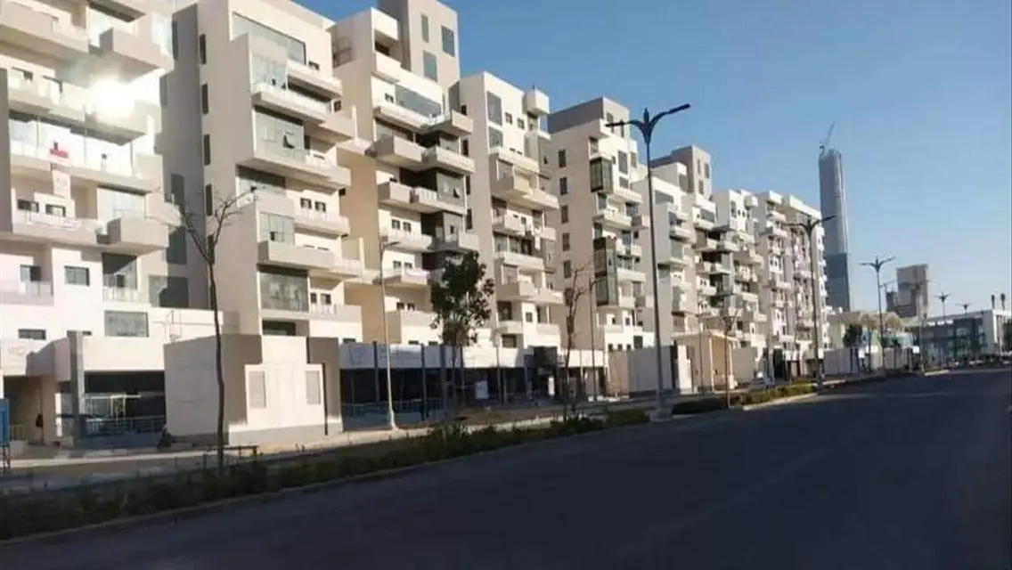 شقة استلام فوري متشطبة فيو البرج الايقوني بمقدم 5%
