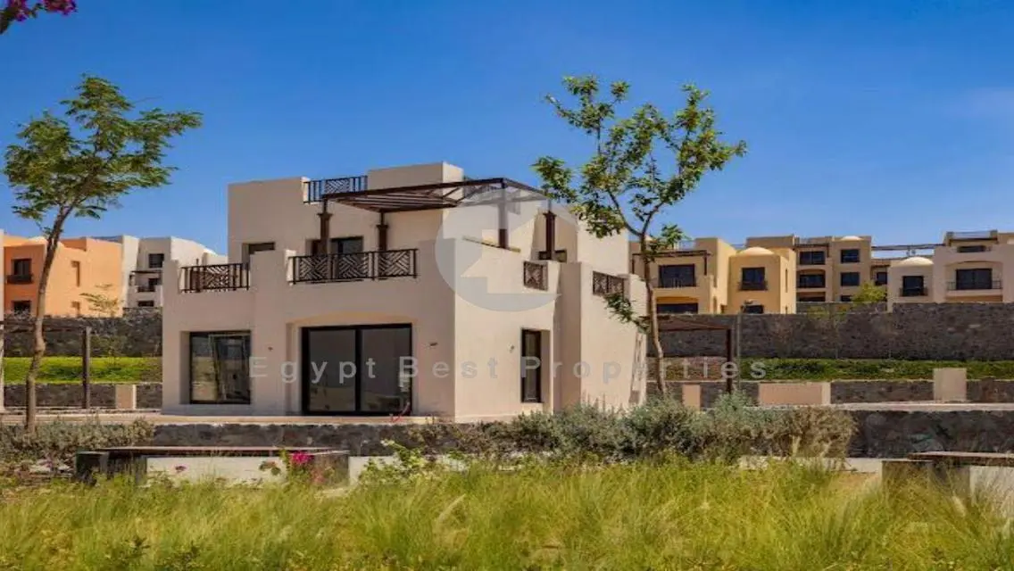 شاليه للبيع متشطب في مكادى يطل علي البحر بدون مقدم