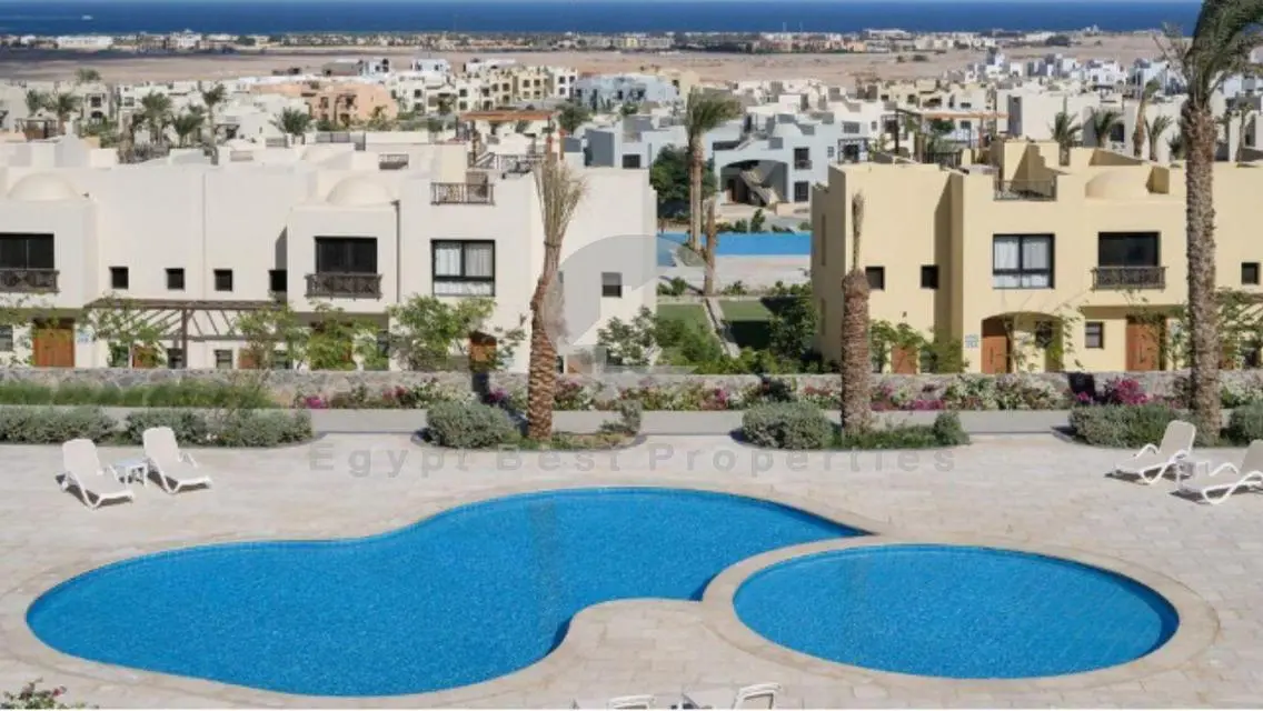 شاليه للبيع متشطب في مكادى يطل علي البحر بدون مقدم