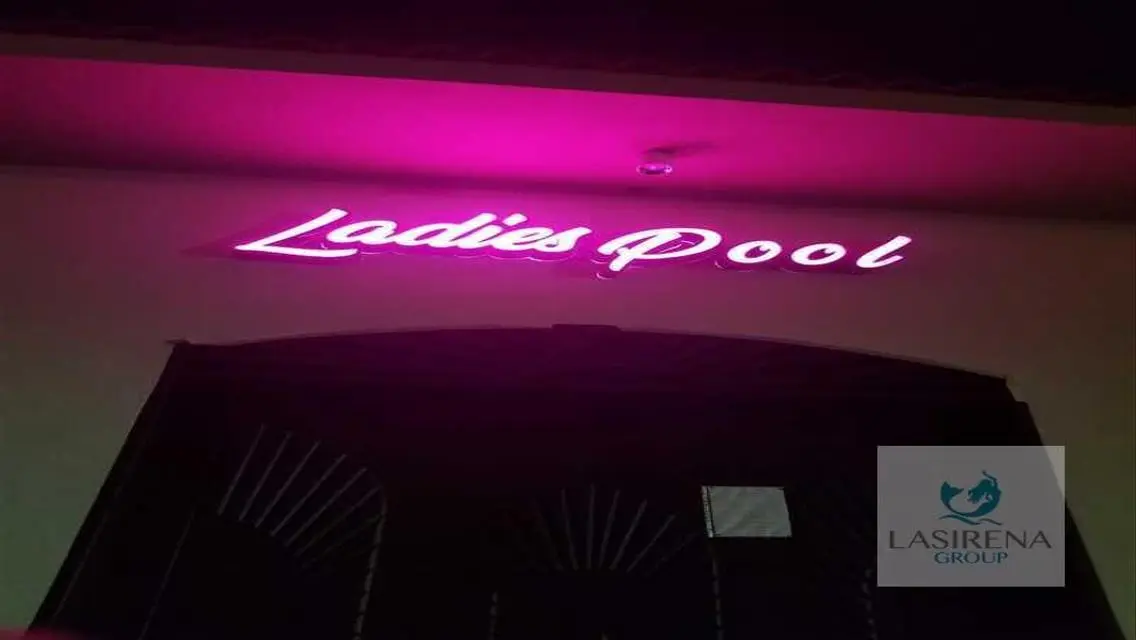 فيلا علي البحر مباشرة