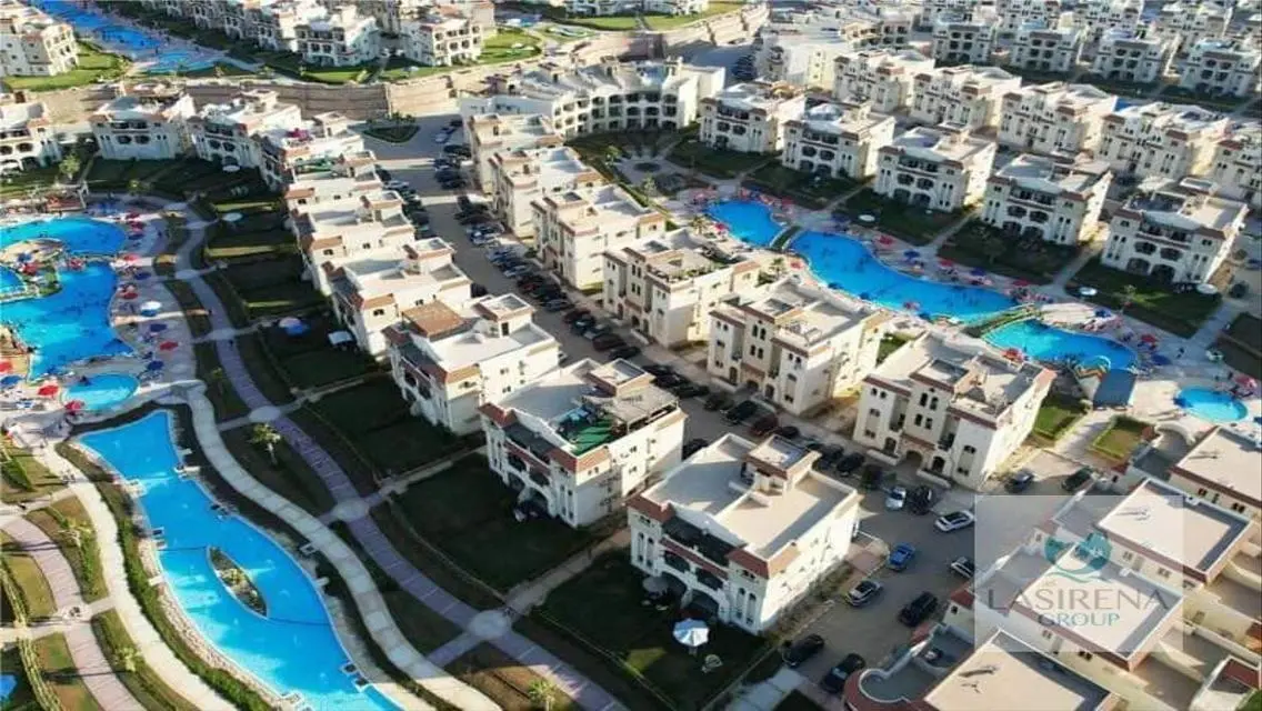 فيلا علي البحر مباشرة