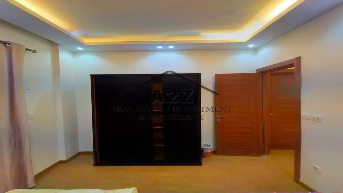 Spacious 160 sqm Apartment with Exceptional Amenities