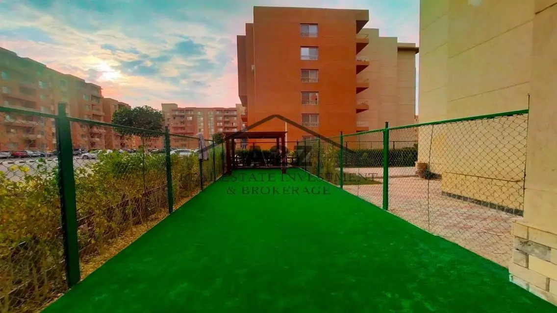 Spacious 160 sqm Apartment with Exceptional Amenities