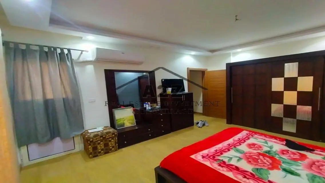 Spacious 160 sqm Apartment with Exceptional Amenities