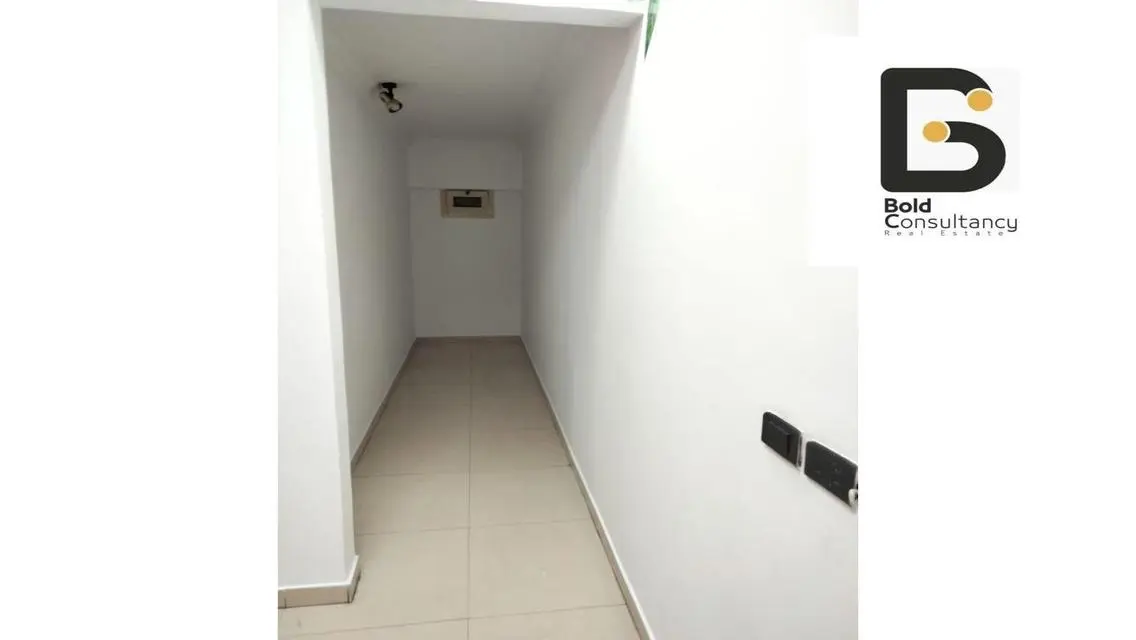 دوبلكس للبيع في الحي الثاني علي شارع التسعين مباشر