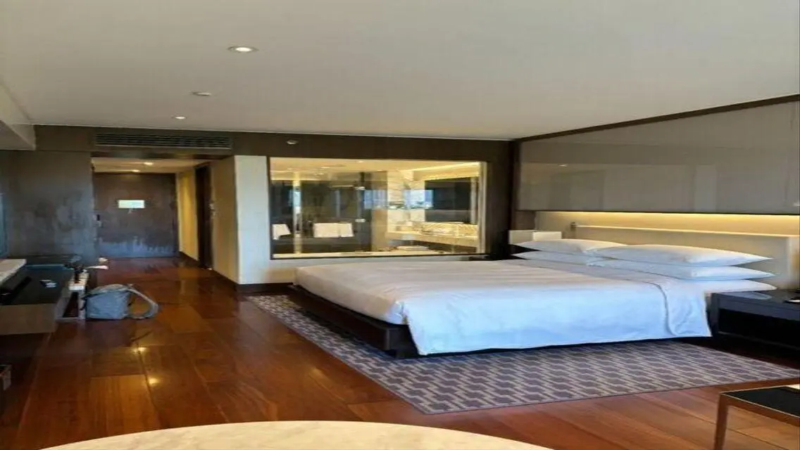 Hotel apartment minutes from City Center Almaza...