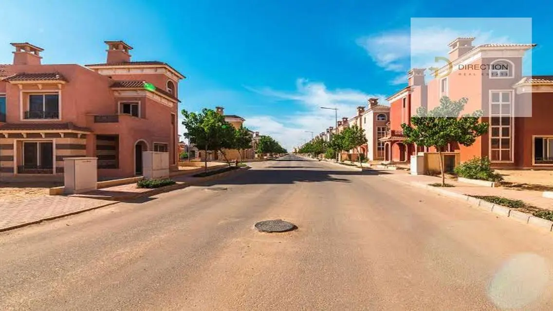 Luxury Villa with Scenic Views and Extensive Amenities