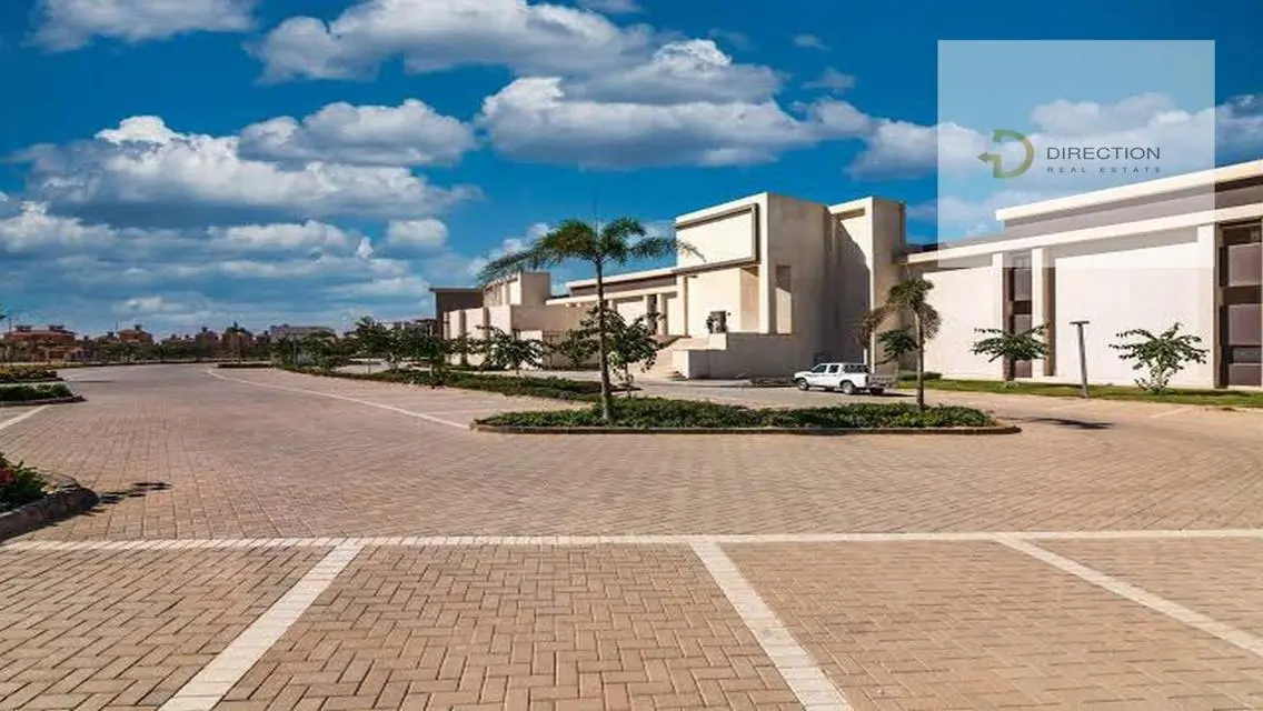 Luxury Villa with Scenic Views and Extensive Amenities