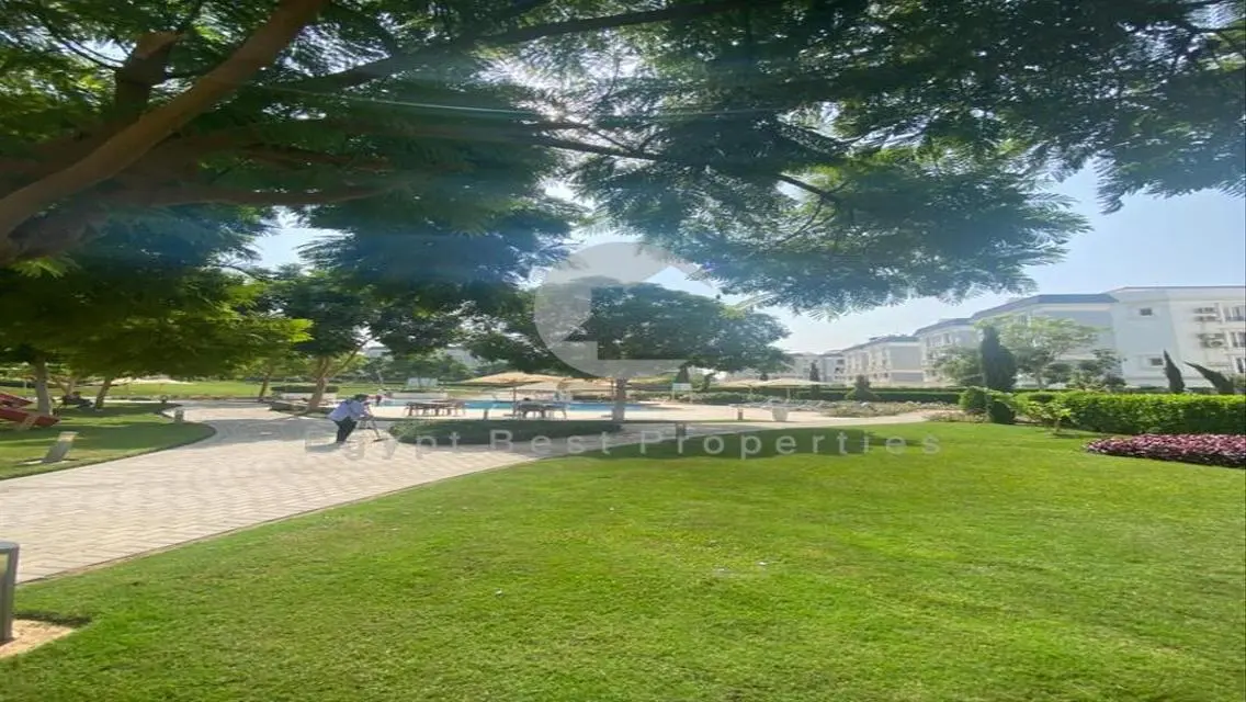 Apartment resale with prime location directly lago