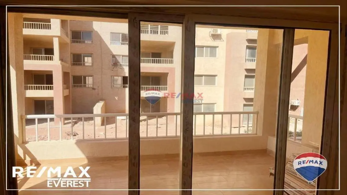 شقة تشطيب فاخر فيو حديقة في كمبوند جاردن هيلز