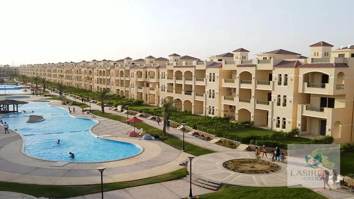 شاليه بحديقه ببالم بيتش علي البحر