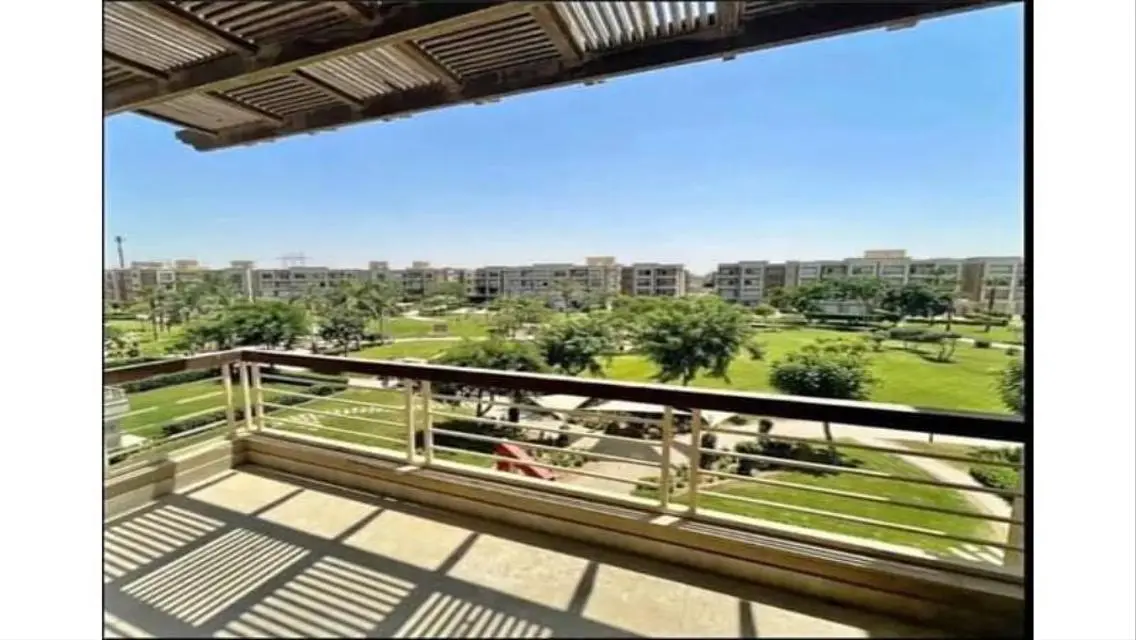 شقه للبيع 162م 3غرف فيو ع الجولف بكمبوند TAJ CITY