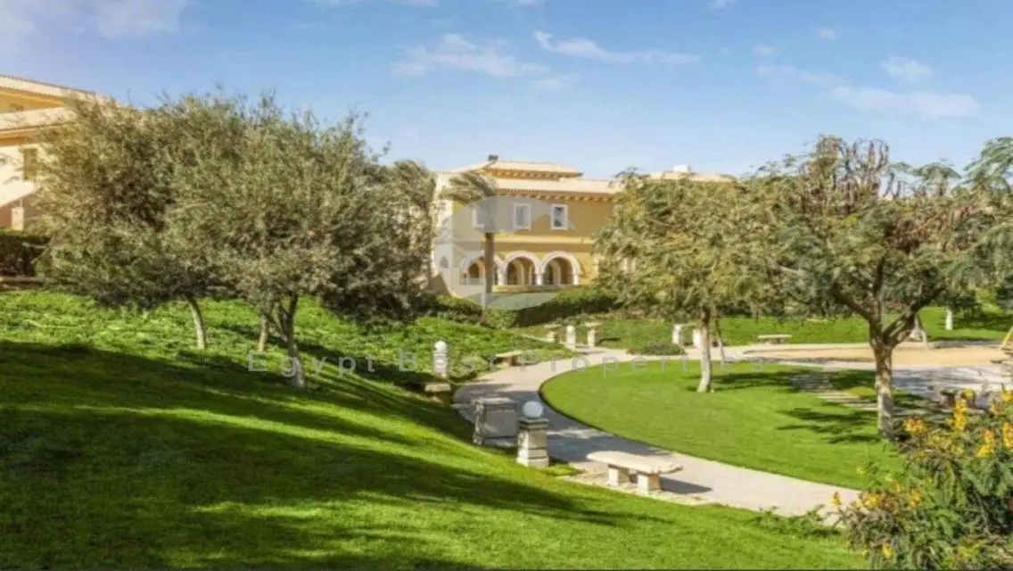 Twin house For Sale in Hyde Park Over 10 Years
